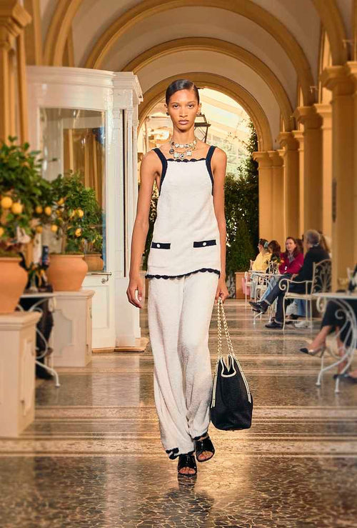 Chanel Médaillon Noir Woven Tote with Gold Chain – Limited Resort Edition