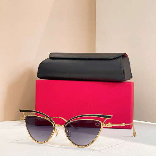 Valentino Garavani V-Cat Oversized Sunglasses