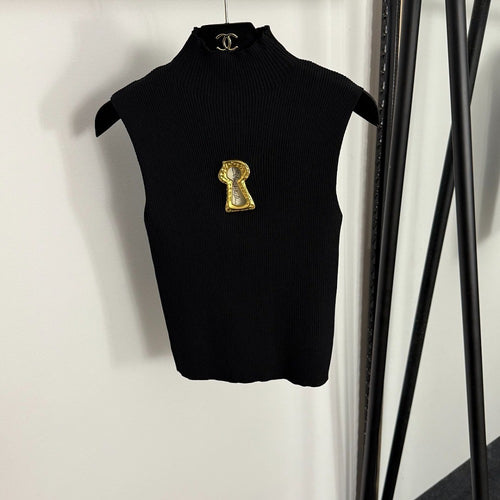 Schiaparelli “Clé du Palais” Sculpted Keyhole Ribbed Sleeveless Top