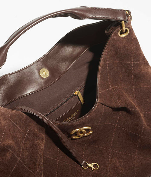 CHANEL – Brun Velours Quilted Hobo Bag