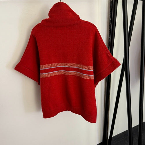 DIOR – Étoile Rouge Cashmere Knit Poncho Top
