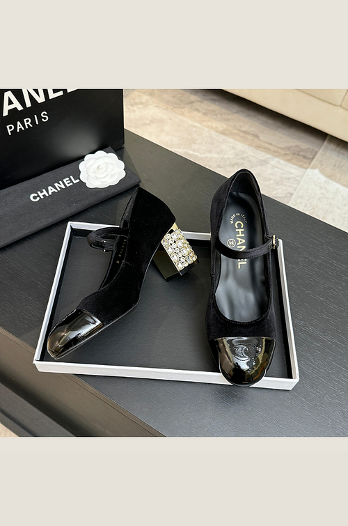 Chanel – Noir Velours Éclat Mary Jane Heels