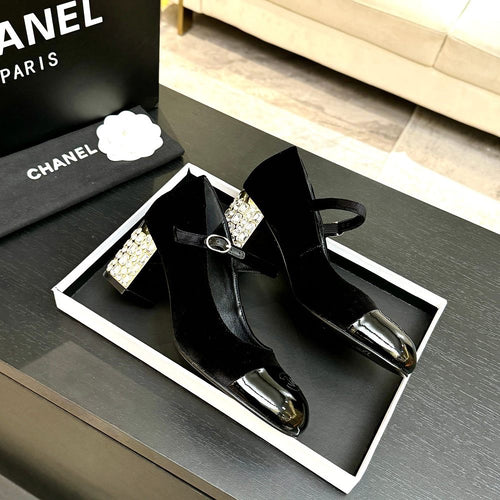 Chanel – Noir Velours Éclat Mary Jane Heels