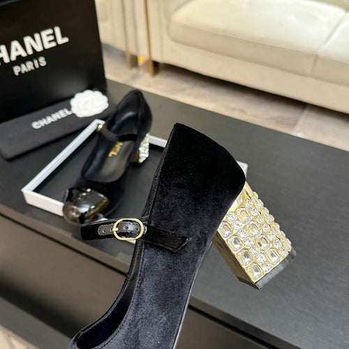 Chanel – Noir Velours Éclat Mary Jane Heels