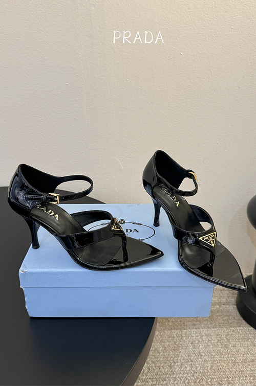 Prada – Noir Triangolo Patent Slingback Heels