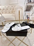 Chanel – Blanc Entrelacé CC Flat Sandals