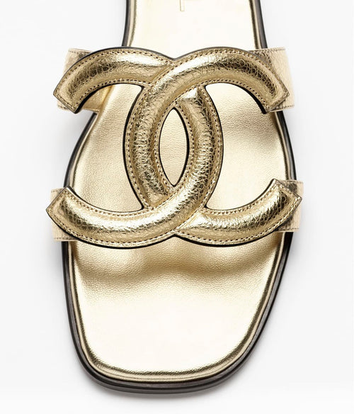 Chanel – Or Entrelacé CC Flat Sandals
