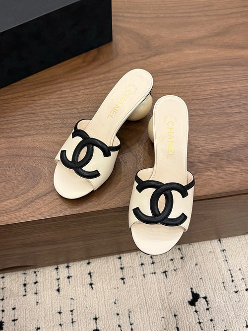 Chanel – Éclipse Perle CC Sculptural Mule Heels