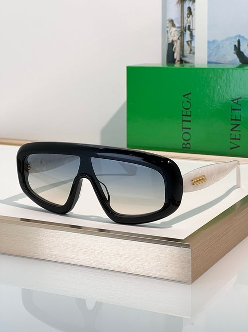 Bottega Veneta ‘Visio Scultoreo’ Oversized Shield Sunglasses