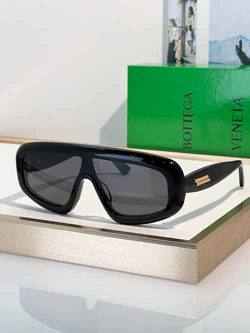 Bottega Veneta ‘Visio Scultoreo’ Oversized Shield Sunglasses