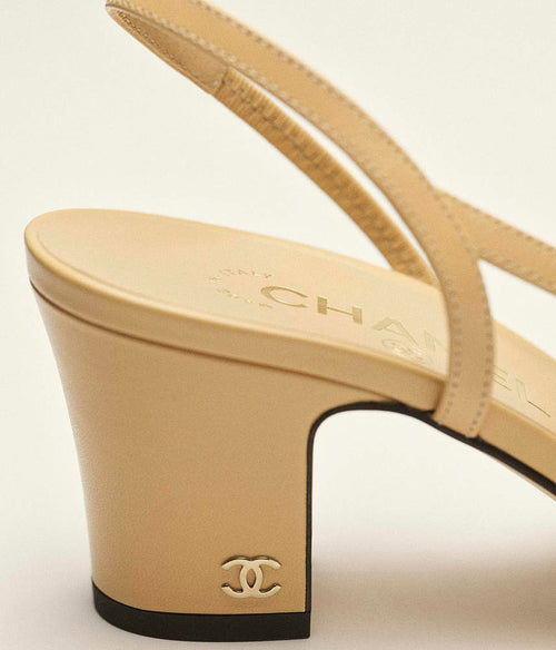 Chanel Épure Slingback Pumps – Beige & Noir Silk Satin Edition