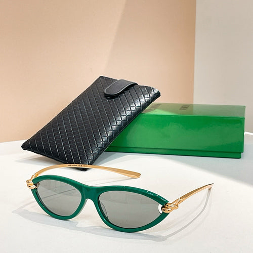 Veneta Cateye Frame Sunglasse
