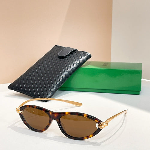 Veneta Cateye Frame Sunglasse