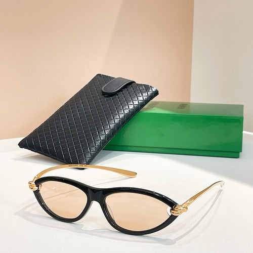 Veneta Cateye Frame Sunglasses