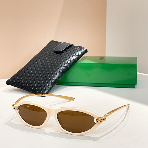 Veneta Cateye Frame Sunglasses