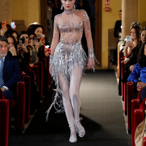 Puissance Sculptée – Argenté Vortex Fringe Gown