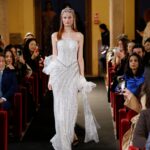 Puissance Sculptée – Couronne Impériale Crystal Column Gown