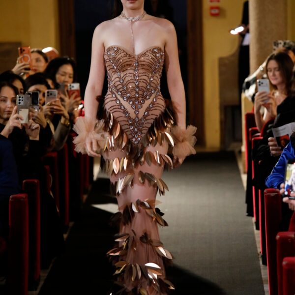Puissance Sculptée – Auréon Dominion Crystal Gown