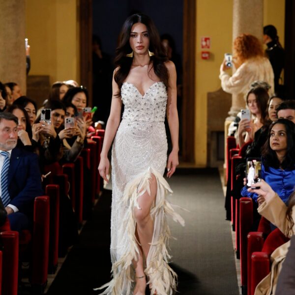 Puissance Sculptée – Luma Éclipse Gown