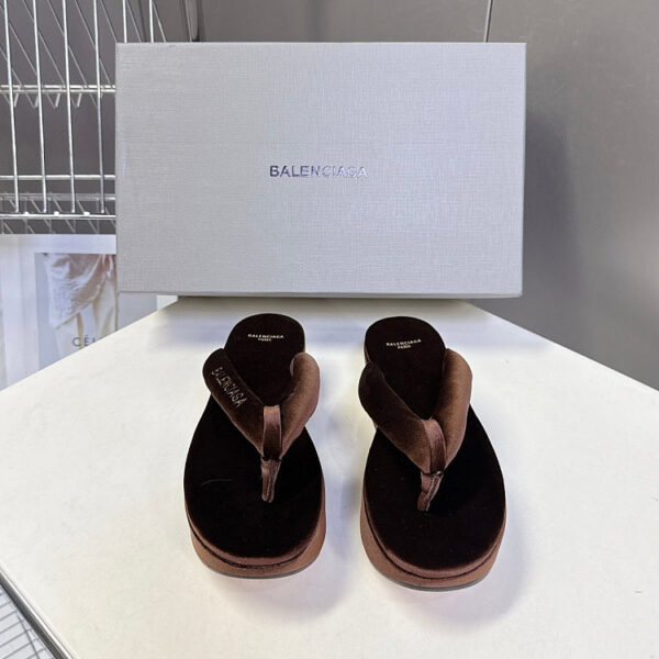 BALENCIAGA “Cloud Platform” Suede Flip-Flop Sandals