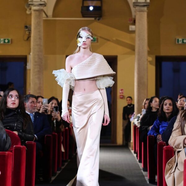 Puissance Sculptée-Solstice Sculptée Satin Ensemble