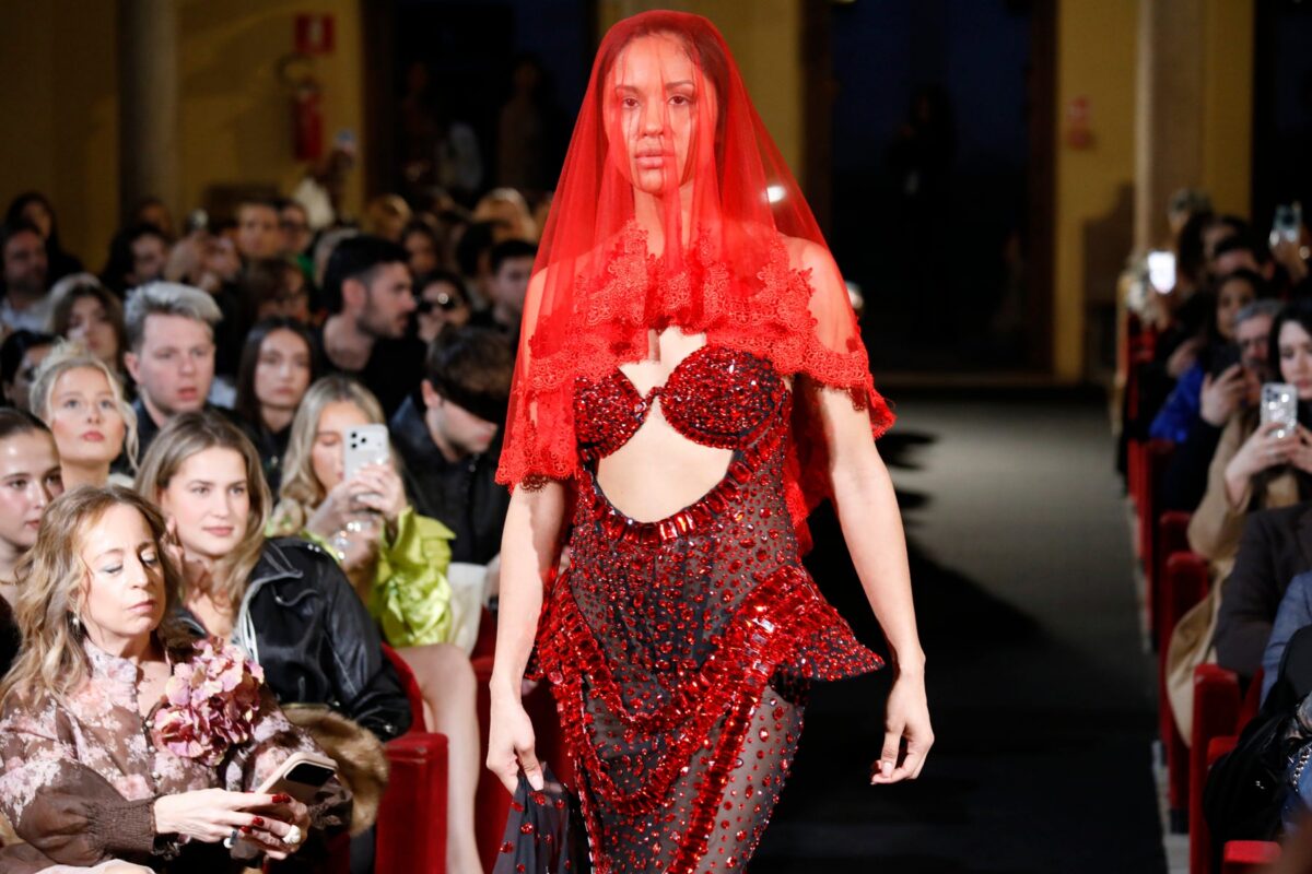 Puissance Sculptée -Rouge Ascendancy Crystal Column Gown - Image 5