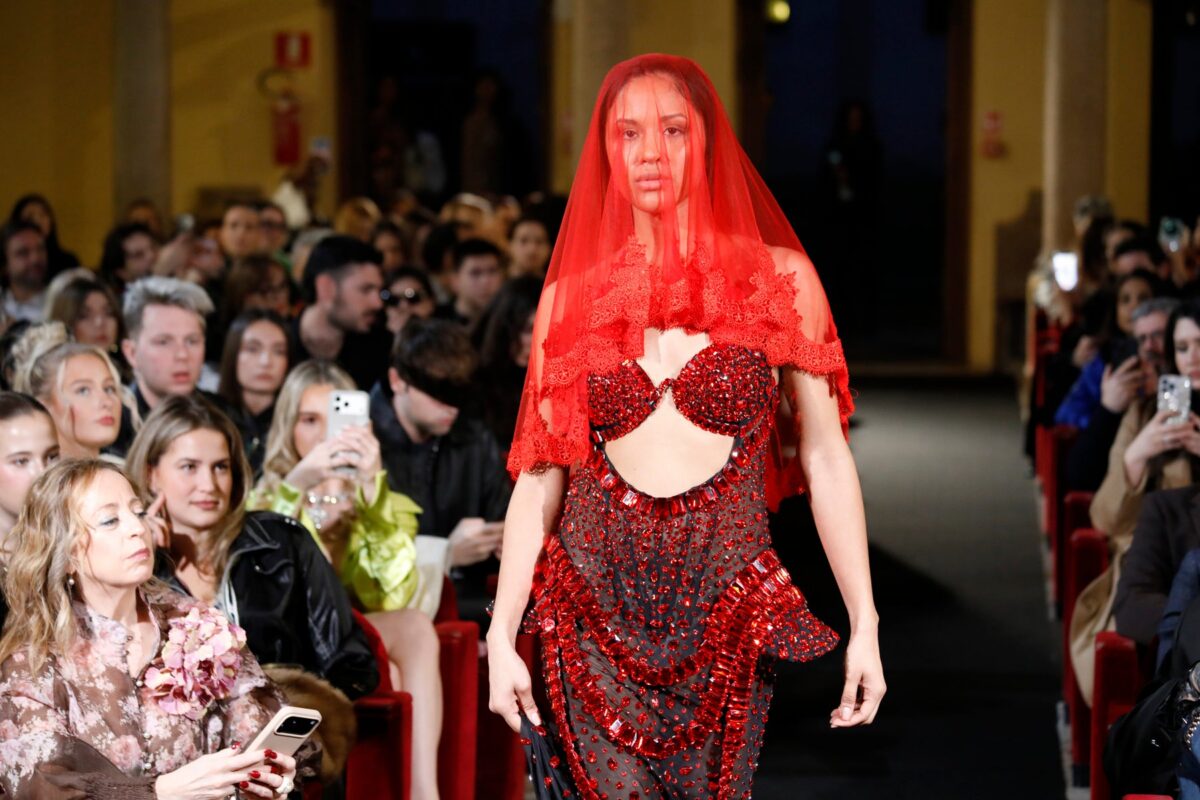 Puissance Sculptée -Rouge Ascendancy Crystal Column Gown - Image 4