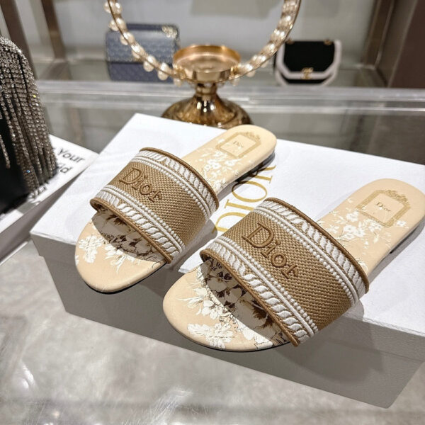 DIOR Dway Jardin d’Été Embroidered Slide Sandals