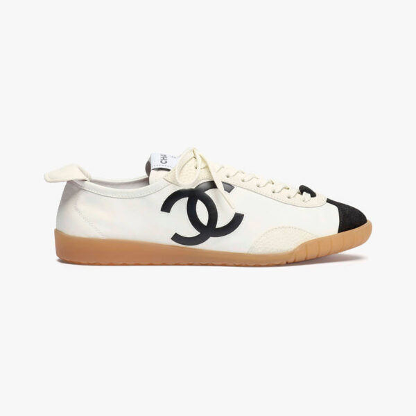 CHANEL CC Low-Top Leather Sneaker