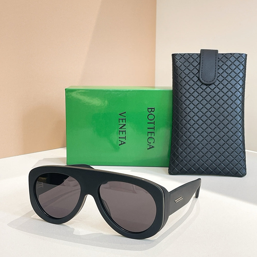 IMG_2237_56c7ea3a-e48e-4d23-adfe-4f883ab401ab.jpg Bottega Venata Pilot Sunglasses - Image 1