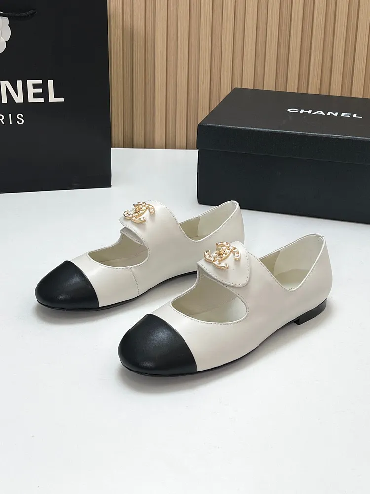 Chanel CC Mary Jane Ballet Flats – White & Black Lambskin - Image 3