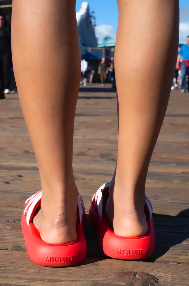 Moon Boot Luna Trek Platform Slides – Red - Image 4