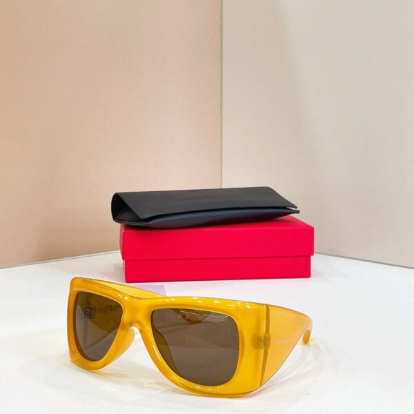 Saint Laurent SL 902 Howl Oversized Shield Sunglasses