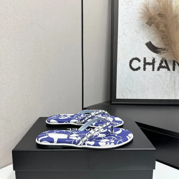 Chanel Camellia Print Chain Thong Sandals – Blue