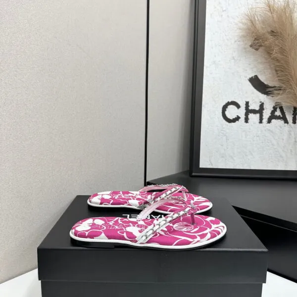 Chanel Camellia Print Chain Thong Sandals – Pink
