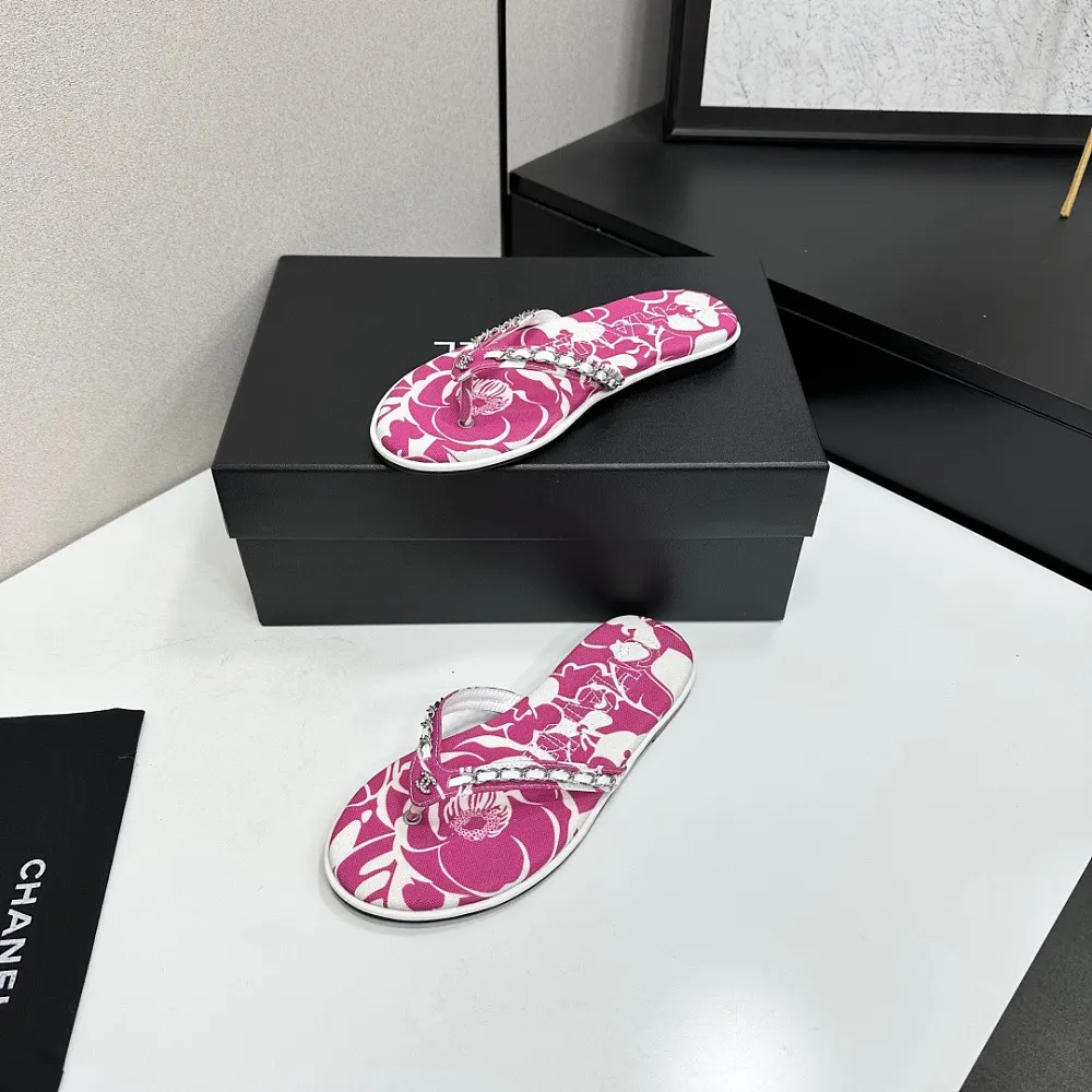 Chanel Camellia Print Chain Thong Sandals – Pink - Image 4