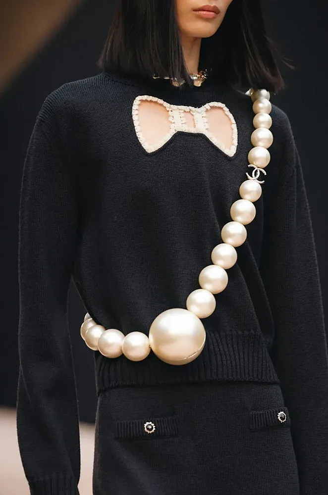 Chanel Maxi Pearl Vanity Crossbody Bag – Ivory Pearl & Gold - Image 4