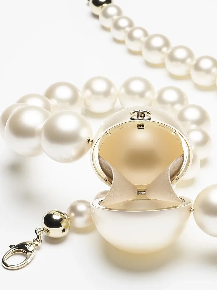 Chanel Maxi Pearl Vanity Crossbody Bag – Ivory Pearl & Gold - Image 5