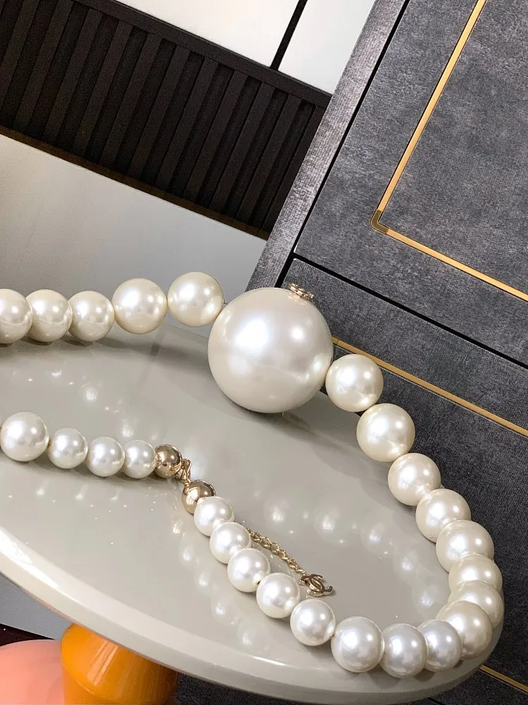 Chanel Maxi Pearl Vanity Crossbody Bag – Ivory Pearl & Gold - Image 9