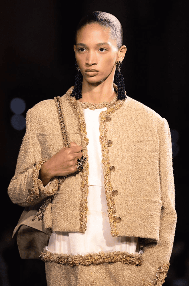 IMG_6294 CHANEL Métiers d’Or Gold-Trimmed Cropped Tweed Jacket – Beige - Image 1